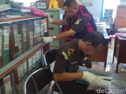 Kejari Sidoarjo Obok-obok Kantor PDAM Cari Bukti Korupsi Rp 8,6 M
