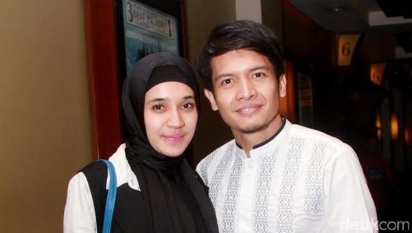 Berhijab, Dhini Aminarti Serasi dengan Dimas Seto