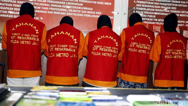 Polisi Bekuk Lima Pelaku Penipuan via Online Shop