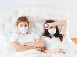 4 Pertimbangan Penting untuk Bercinta Saat Tidak Enak Badan