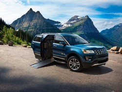 Ford Explorer Mudahkan Pengguna Kursi Roda untuk Berpergian