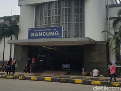 Antisipasi Teror, Stasiun di Bandung Dijaga Ketat Aparat dan Anjing