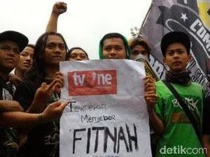 Dianggap Sudutkan Bonek, Kantor TVOne Surabaya Digeruduk 500 Bonek