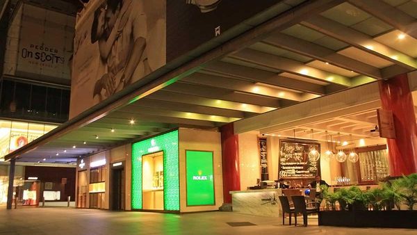 Begini Indahnya Orchard di Malam Hari