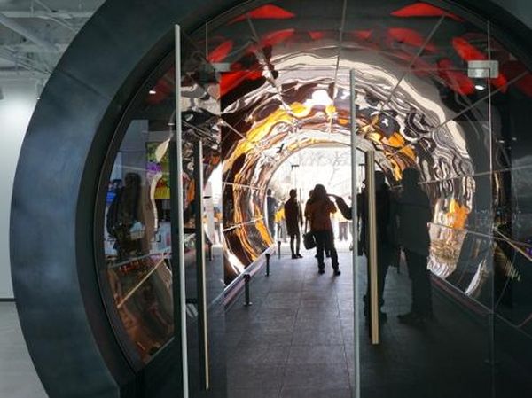 Terowongan OLED di Seoul Tower