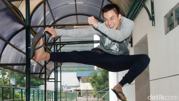 Ciaaat! Tendangan Baim Wong