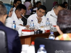 Ada 49 Capture SMS Teror Guru Honorer ke MenPANRB Yuddy Chrisnandi