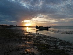 Habiskan Sore di Kupang, Asyiknya ke Pantai Pasir Panjang