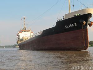 Pendangkalan Sungai Musi Bikin Distribusi Pupuk Tersendat