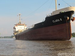 Pendangkalan Sungai Musi Bikin Distribusi Pupuk Tersendat