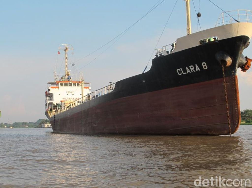 Pendangkalan Sungai Musi Bikin Distribusi Pupuk Tersendat Pendangkalan Sungai Musi Bikin Distribusi Pupuk Tersendat