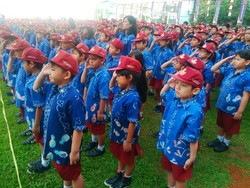 Sekolah di Bandung Ukir Rekor Dunia Gunakan Seragam Batik Karya Siswa