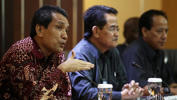 BPS Rilis Indeks Perilaku Anti Korupsi Deputi Pencegahan KPK Pahala Nainggolan Kepala Badan Pusat Statistik Suryamin, Deputi Bidang Statistik Sosial M Sairi, Country Manager dari United Nation Office on Drugs (UNODC) Collie Brown dan Direktur Analisa Perundang-Undangan Bappenas Diani Sadiawati saat rilis Indeks Perilaku Anti Korupsi (IPAK) 2015 di Badan Pusat Statistik, Jakarta, Senin (22/2). Indeks Perilaku Anti Korupsi Indonesia 2015 sebesar 3,59 lebih rendah dibandingkan capaian tahun 2014 yakni sebesar 3,61 yang ditujukan untuk mengukur tingkat permisifitas masyarakat terhadap perilaku korupsi. Agung pambudhy/detikcom.