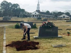 Harper Lee Dimakamkan di Kampung Halamannya