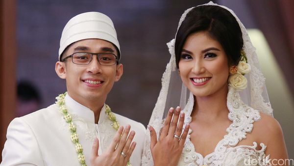 Bahagianya Zivanna Letisha Resmi Menikah