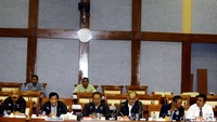 Rapat ini membahas perkembangan penyelesaian kisruh sepak bola nasional.