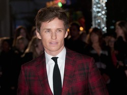 Sosok Stephen Hawking di Mata Eddie Redmayne