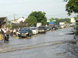 Jalur Pantura Pasuruan Terendam Banjir Imbas Sungai Welang Meluap