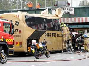 Bus Tabrak Jembatan di Australia
