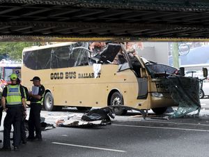 Minibus Vs Truk di Prancis, 12 Orang Tewas Minibus Vs Truk di Prancis, 12 Orang Tewas