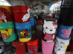 Menengok Bisnis Tong Sampah Hias Berwajah Tokoh Kartun