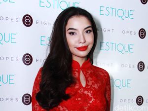 Manohara Tegaskan Tak Terlibat dalam Perceraian Zack Lee dengan Nafa Urbach Manohara Tegaskan Tak Terlibat dalam Perceraian Zack Lee dengan Nafa Urbach