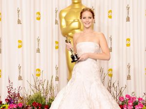 Begini Nasib Gaun-gaun Ratusan Juta Setelah Dipakai Artis di Red Carpet Begini Nasib Gaun-gaun Ratusan Juta Setelah Dipakai Artis di Red Carpet