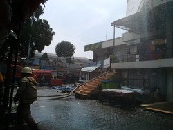 Pemilik Toko di Jaya Plaza Kosambi Bingung Nasib Mereka Pasca Kebakaran