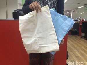 Kebijakan Harga Kantong Plastik Terlalu Murah