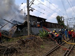 Permukiman di Bantaran Kali Ciliwung Bukit Duri Terbakar