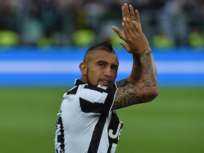 TURIN, ITALY - MAY 23:  Arturo Vidal of Juventus FC salutes the fans at the end of the Serie A match between Juventus FC and SSC Napoli at Juventus Arena on May 23, 2015 in Turin, Italy.  (Photo by Valerio Pennicino/Getty Images)
