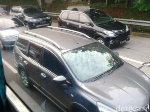 Tol Cikampek Arah Tol Dalam Kota Macet Parah Sejak KM 6