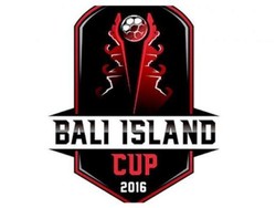 Arema Main di Bali dengan Hati