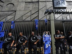 Polisi Brasil Buru Manajer Kampanye Presiden Dilma Roussef terkait Korupsi