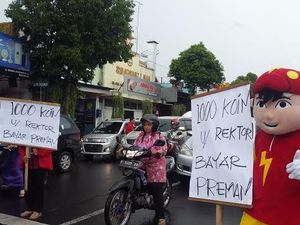 Mahasiswa Untag Banyuwangi Gelar Aksi 1.000 Koin untuk Preman Kampus Mahasiswa Untag Banyuwangi Gelar Aksi 1.000 Koin untuk Preman Kampus