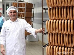 Yang Paling Laris dari Volkswagen Adalah Mobil..Eh Sosis