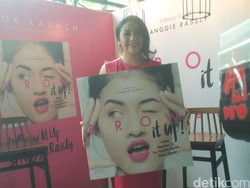 Pakar Sulam Alis Anggie Rassly Rilis Buku Kecantikan Tentang Alis
