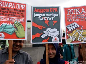 Aksi Menolak Revisi UU KPK di DPR