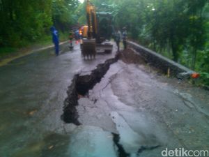 Jalur Tengah Banyumas Ambles, Akses Menuju Yogyakarta Ditutup