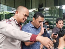 Tenaga Ahli Anggota Komisi V DPR Bungkam soal Aliran Duit Damayanti
