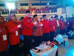 PDIP Canangkan Kader Pakai Peci, Hasto: Enggak Mungkin kan Karaoke Pakai Peci