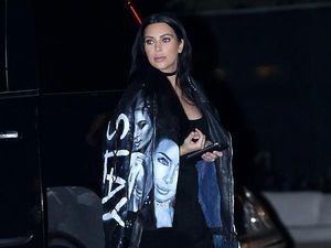 Narsis, Kim Kardashian Pakai Jaket Bergambar Wajahnya Sendiri