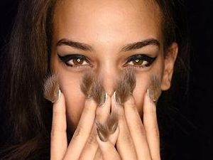 Kuku Berbulu Ditampilkan di New York Fashion Week, Akankah Jadi Tren?