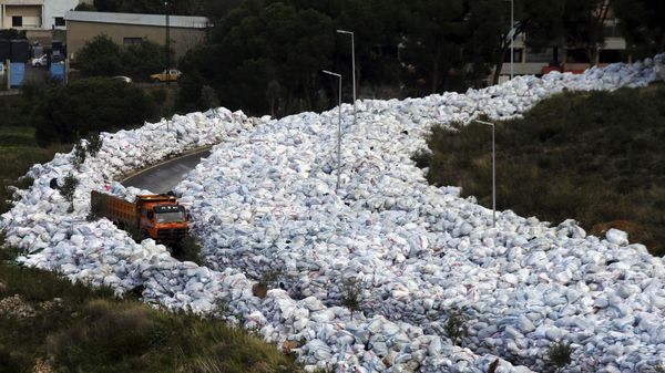 Penampakan Tumpukan Sampah di Lebanon