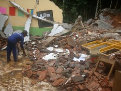 Puting Beliung Robohkan SMK di Bogor, 8 Orang Luka-Luka
