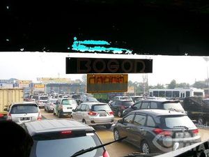 Imbas Kecelakaan 2 Truk di Jatinegara, Macet Parah dari Cibubur