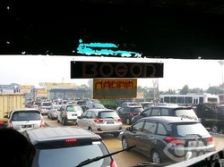 Imbas Kecelakaan 2 Truk di Jatinegara, Macet Parah dari Cibubur