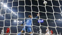 Si Nyonya Besar pada akhirnya menyamakan kedudukan di menit ke-76, melalui pemain pengganti, Stefano Sturaro. REUTERS/Stefano Rellandini.