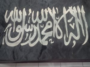 Polisi Amankan Bendera Hitam Bertuliskan Arab Mirip ISIS di Medan