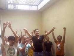 Pelapor ke-3 Saipul Jamil Bawa Baju dan Capture Chat Sebagai Bukti